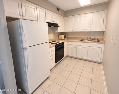 402 Lower 8th Avenue - Photo Thumbnail 3