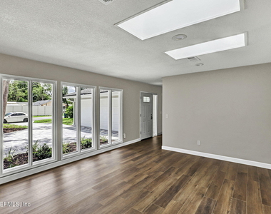 12522 Macaw Drive - Photo Thumbnail 5