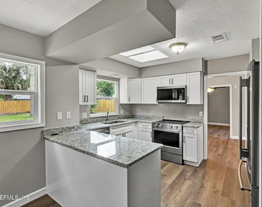12522 Macaw Drive - Photo Thumbnail 11