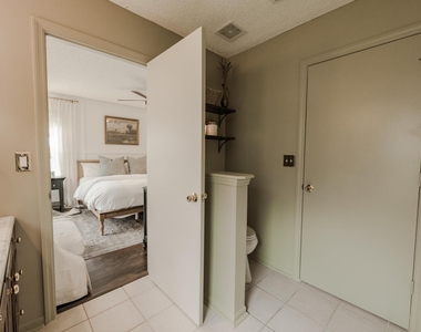 511 Chancellor Drive - Photo Thumbnail 32