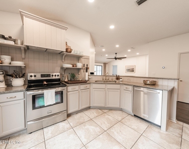 511 Chancellor Drive - Photo Thumbnail 11