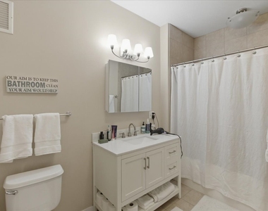 757 N Orleans Street - Photo Thumbnail 7