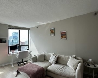 400 N La Salle Drive - Photo Thumbnail 3