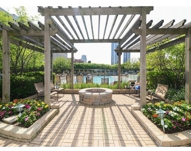 400 N La Salle Drive - Photo Thumbnail 15