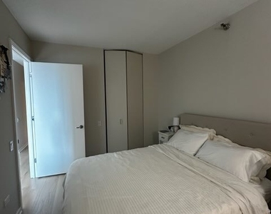 400 N La Salle Drive - Photo Thumbnail 6