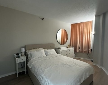 400 N La Salle Drive - Photo Thumbnail 5