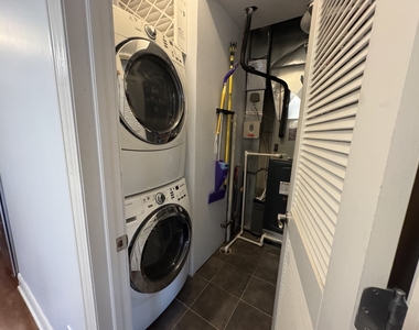 2244 W Homer Street - Photo Thumbnail 16