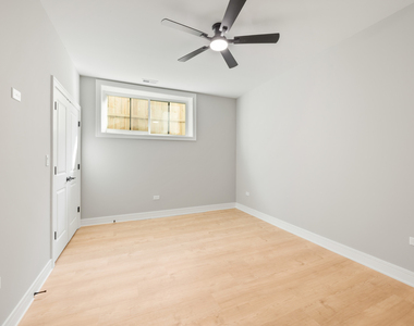 6639 S Langley Avenue - Photo Thumbnail 7