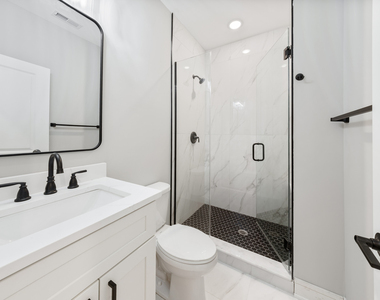 6639 S Langley Avenue - Photo Thumbnail 10