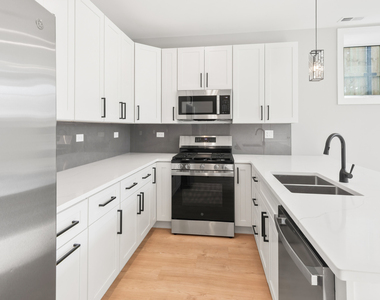 6639 S Langley Avenue - Photo Thumbnail 2
