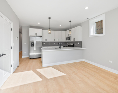 6639 S Langley Avenue - Photo Thumbnail 4