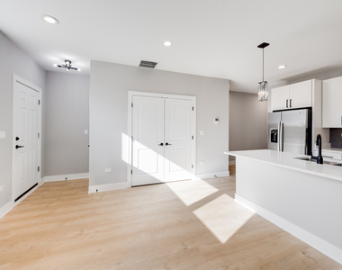 6639 S Langley Avenue - Photo Thumbnail 3