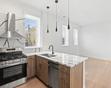 1236 W Hubbard Street - Photo Thumbnail 3