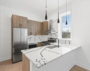 1236 W Hubbard Street - Photo Thumbnail 2