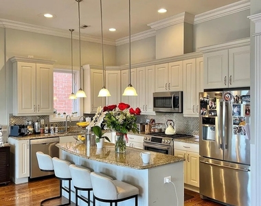 3929 N Western Avenue - Photo Thumbnail 6