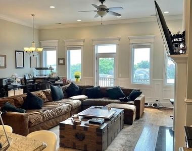 3929 N Western Avenue - Photo Thumbnail 5