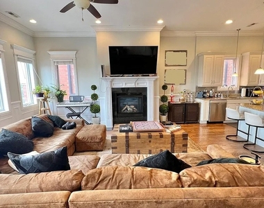 3929 N Western Avenue - Photo Thumbnail 15