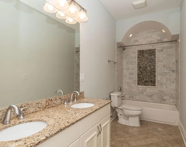 3929 N Western Avenue - Photo Thumbnail 16