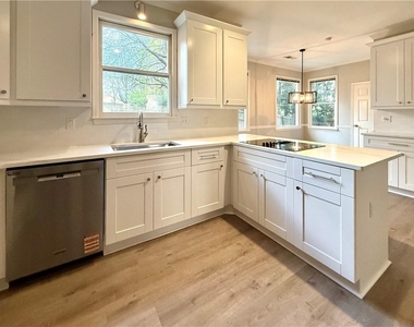 11175 Linbrook Lane - Photo Thumbnail 5