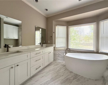 11175 Linbrook Lane - Photo Thumbnail 14