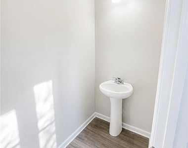 79 Pineview Drive - Photo Thumbnail 6