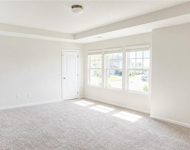 79 Pineview Drive - Photo Thumbnail 7