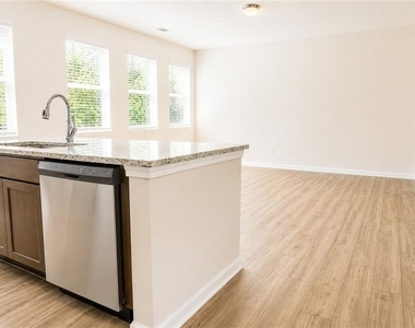 79 Pineview Drive - Photo Thumbnail 3