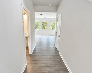 79 Pineview Drive - Photo Thumbnail 4