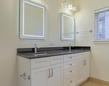 2100 Greenwood Street - Photo Thumbnail 6