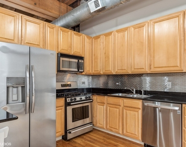 2735 W Armitage Avenue - Photo Thumbnail 3