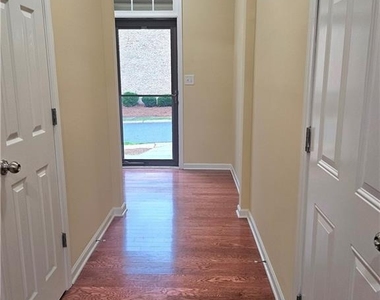 2712 Beynon Lane - Photo Thumbnail 2