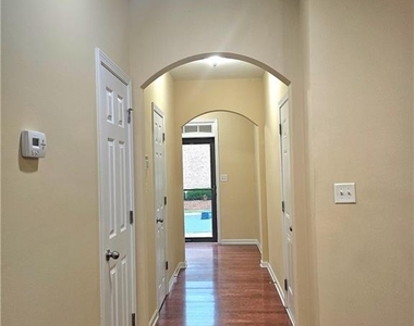 2712 Beynon Lane - Photo Thumbnail 3