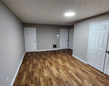 2305 Wilkins Cove - Photo Thumbnail 11