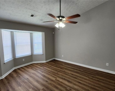 2305 Wilkins Cove - Photo Thumbnail 2