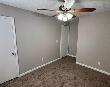 2305 Wilkins Cove - Photo Thumbnail 6