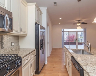 2352 W Byron Street - Photo Thumbnail 4