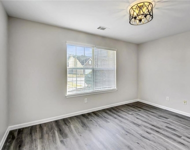 4262 Defoors Farm Trail - Photo Thumbnail 5