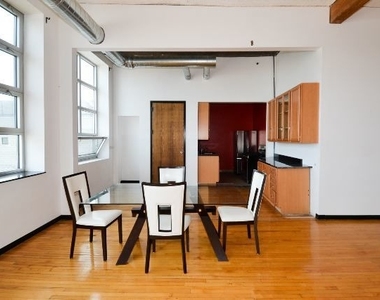 2412 W North Avenue - Photo Thumbnail 4