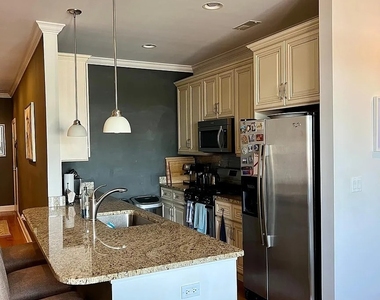 2352 W Byron Street - Photo Thumbnail 2