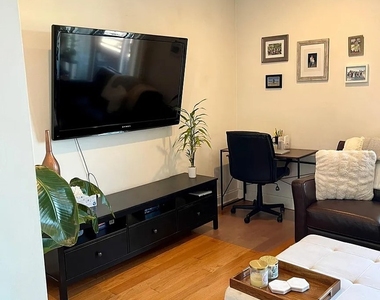 2352 W Byron Street - Photo Thumbnail 5