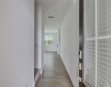 5141 Sidney Square Drive - Photo Thumbnail 6