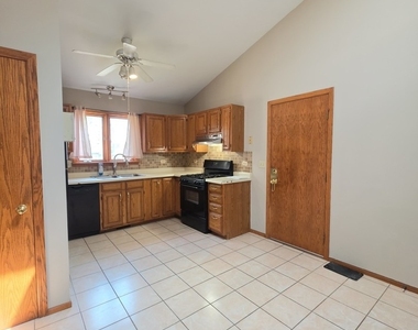 702 N Porter Street - Photo Thumbnail 6