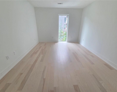 775 Juniper Street Ne - Photo Thumbnail 9