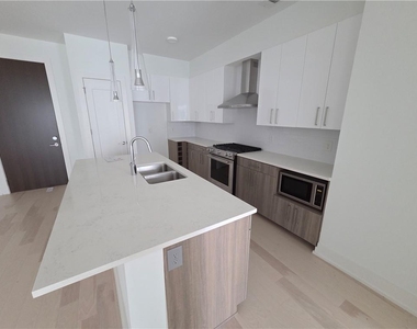 775 Juniper Street Ne - Photo Thumbnail 2