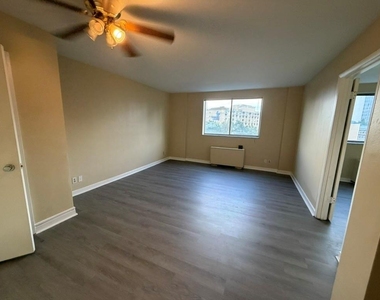 215 Piedmont Avenue Ne - Photo Thumbnail 4