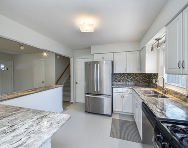 36 Robin Hill Drive - Photo Thumbnail 5