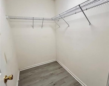 247 Hiawassee Drive - Photo Thumbnail 8