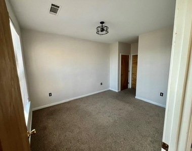 898 Oak Street Sw - Photo Thumbnail 20