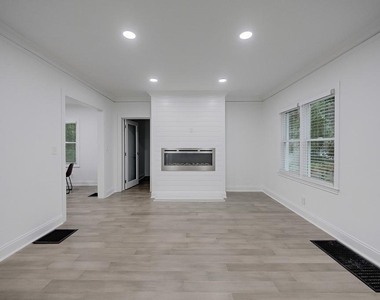 593 Lynnhaven Drive Sw - Photo Thumbnail 6