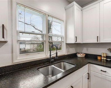 1014 Fern Avenue Se - Photo Thumbnail 6